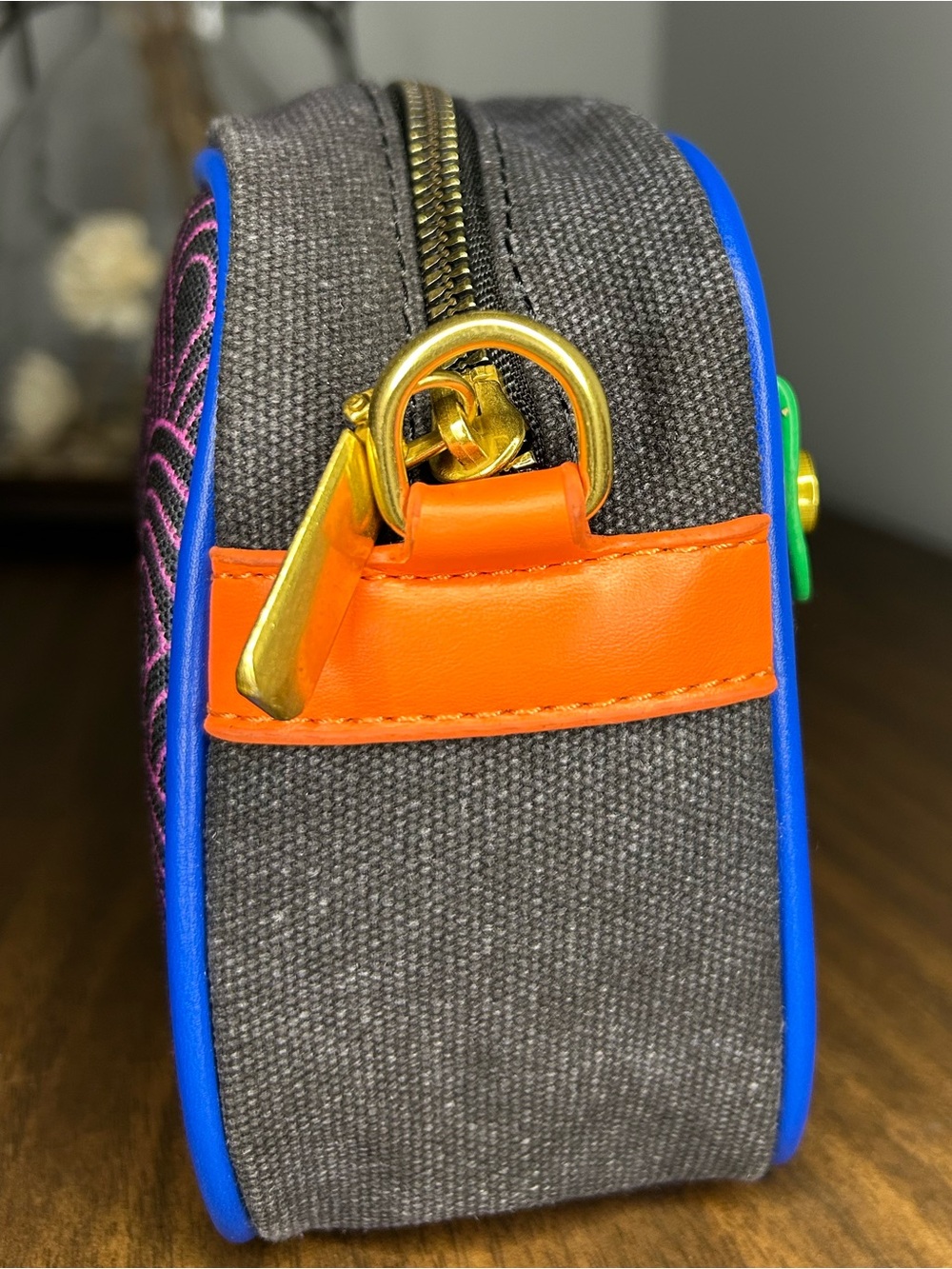 Kurt Geiger NWOT Southbank Multicolor Scallop Wave Canvas Camera Crossbody Bag - Picture 10 of 15